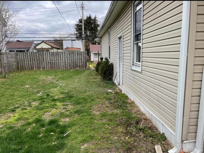 Building Photo - 1917 2nd St