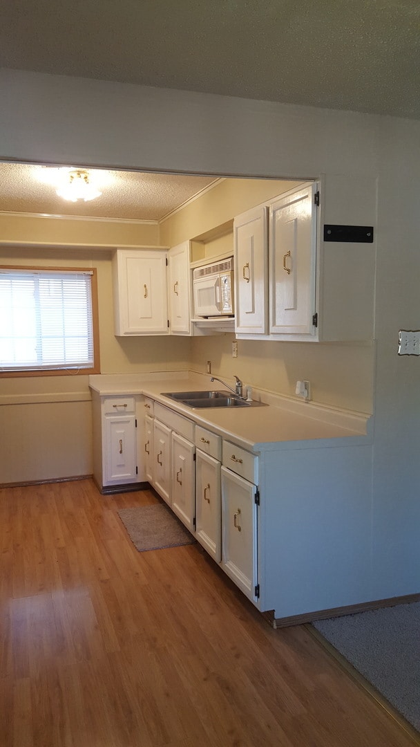 Foto del edificio - COZY & QUAINT 2 BD, 1 BA HOUSE WITH WALK O...