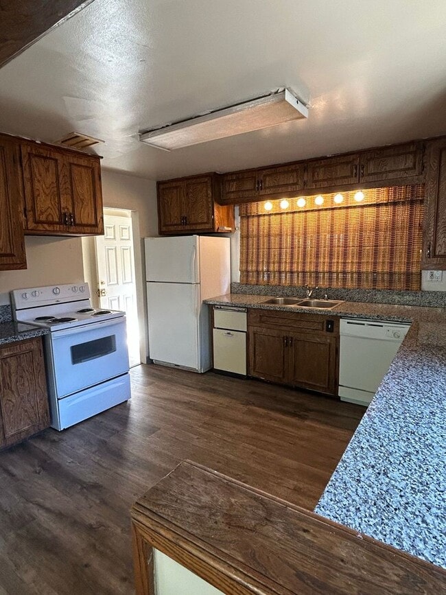 Building Photo - 1020 Warner St