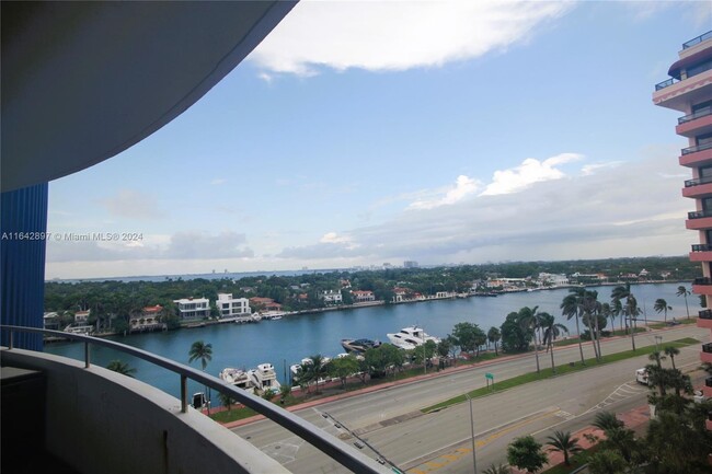 Foto del edificio - 5161 Collins Ave