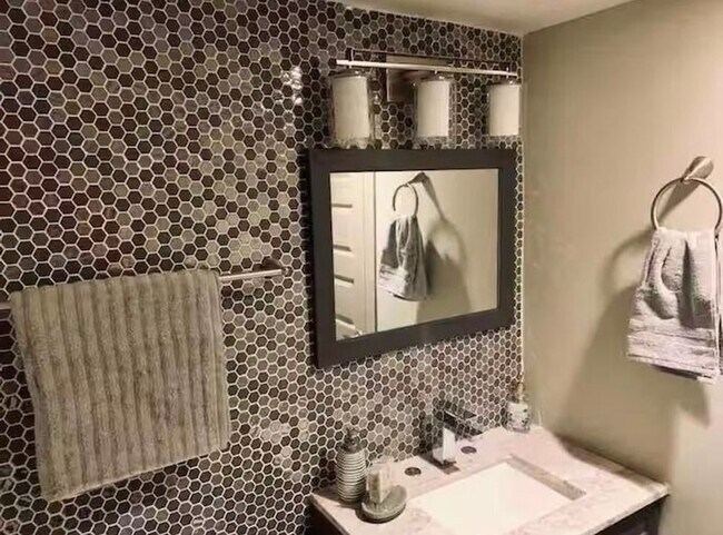 Foto del edificio - 6402 Del Monte Dr