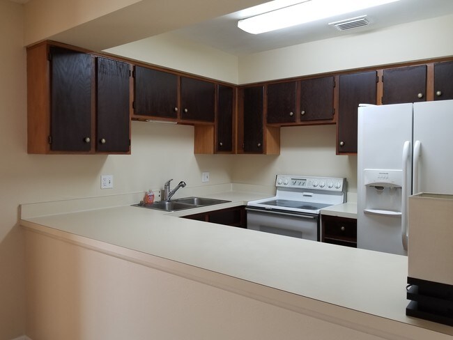 Kitchen - 1324 Casa Park Cir
