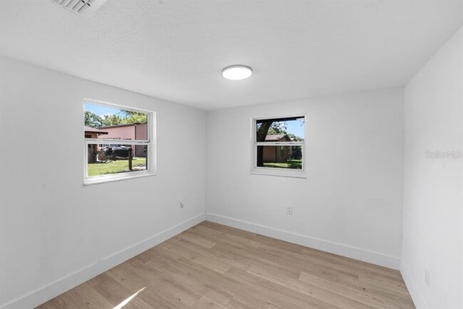 Foto del edificio - 1011 W 16th St