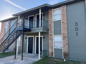 Building Photo - 301 Erby Ave