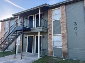 Building Photo - 301 Erby Ave