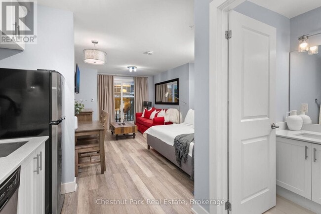 Building Photo - 25 Pen Lake Point Rd