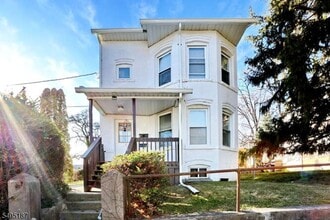 Building Photo - 68 Mohawk Ave