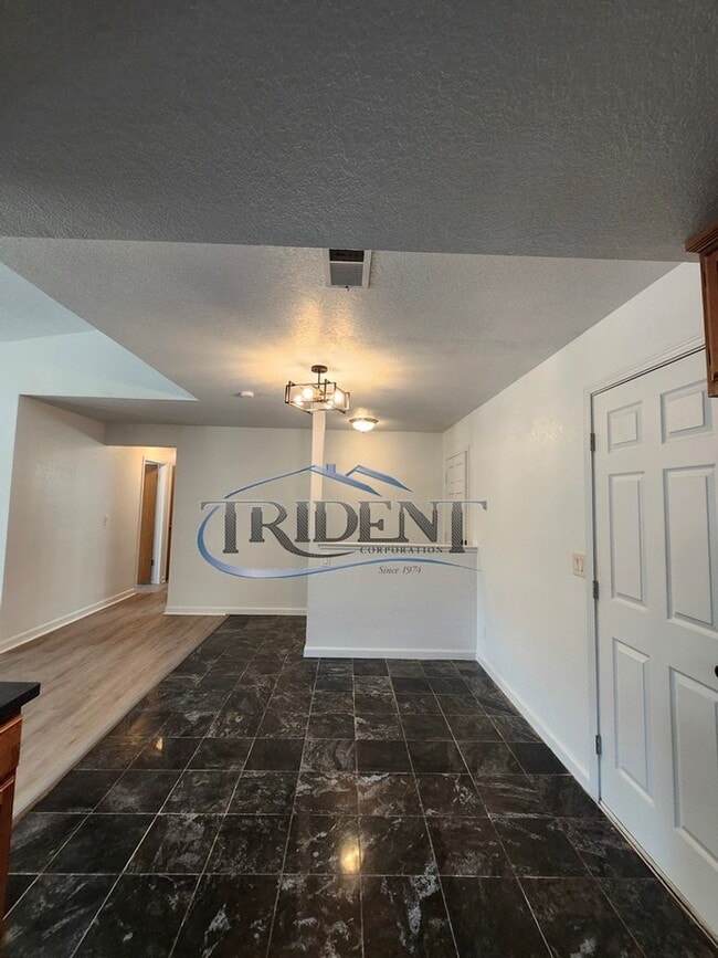 Foto del edificio - 3 bedroom, 2 bath house