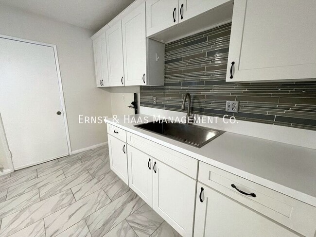 Foto del edificio - 6959 N Atlantic Pl