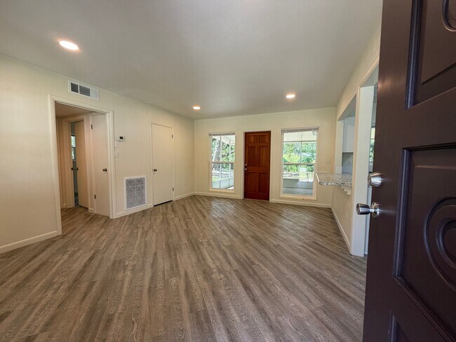 Foto del edificio - 2513 Winona Ave