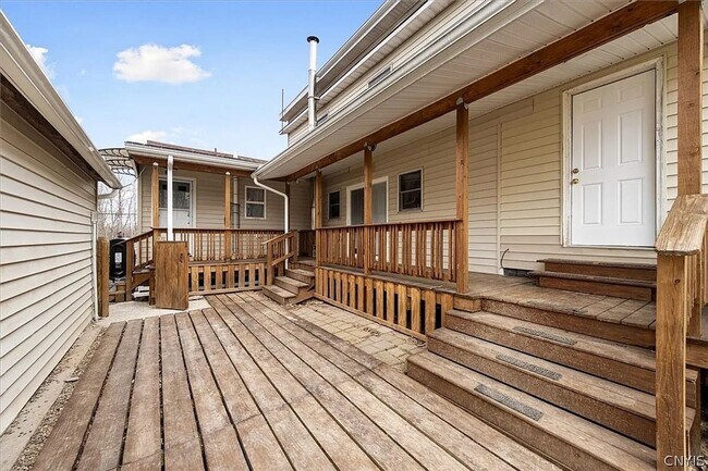 Foto del edificio - 6126 Lowell Rd