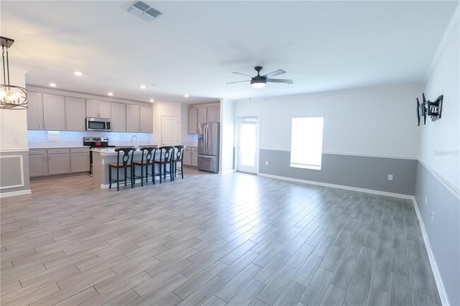 Building Photo - 1821 Heart Lk Dr