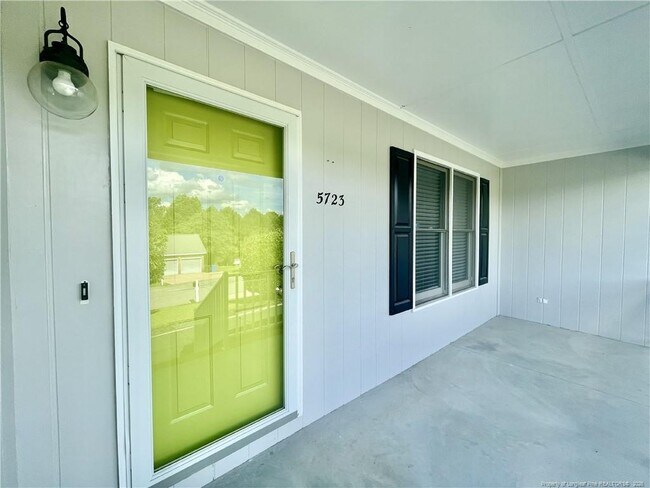 Foto del edificio - 5723 Kingstree Dr