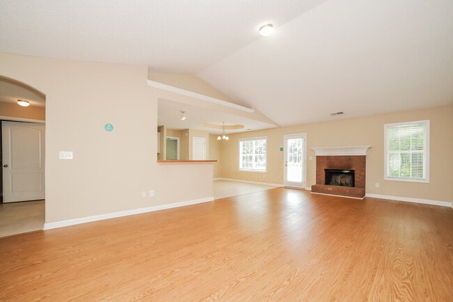 Building Photo - 820 Brandon Dr