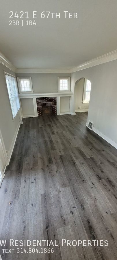 Building Photo - 2421 E 67th TER. | $900 | 2 BR with 1 BATH