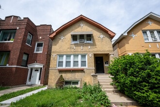 Building Photo - 3312 N Kostner Ave