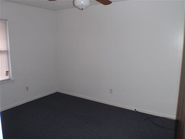 Building Photo - 4343 Oakwood Rd