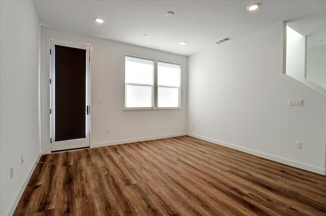 Building Photo - 1855 Dobbin Dr