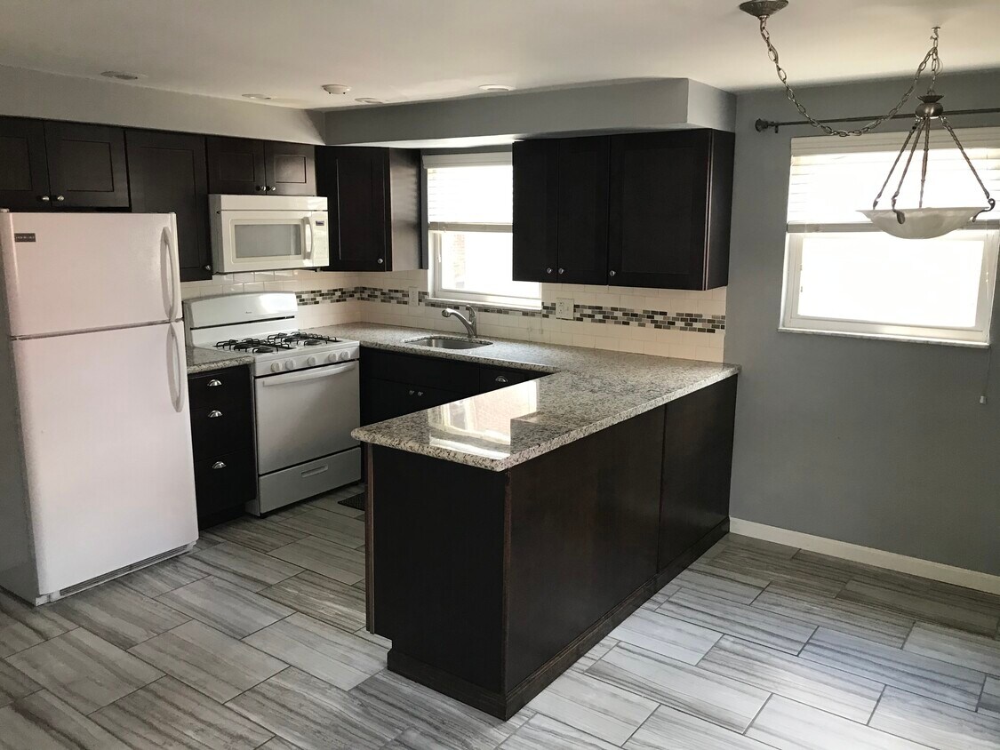 Primary Photo - 2108 S Braddock Ave