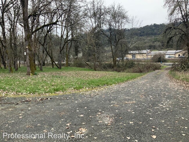 Foto del edificio - 5 br, 2 bath House - 5083 NE Stephens
