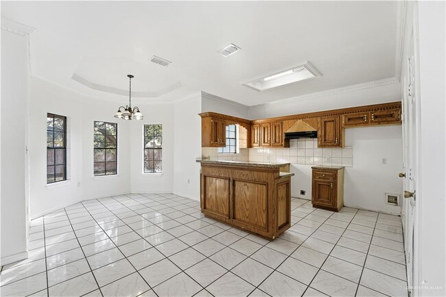 Building Photo - 11 West Dr