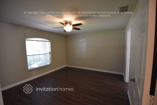 Foto del edificio - 155 Secluded Oak Ct