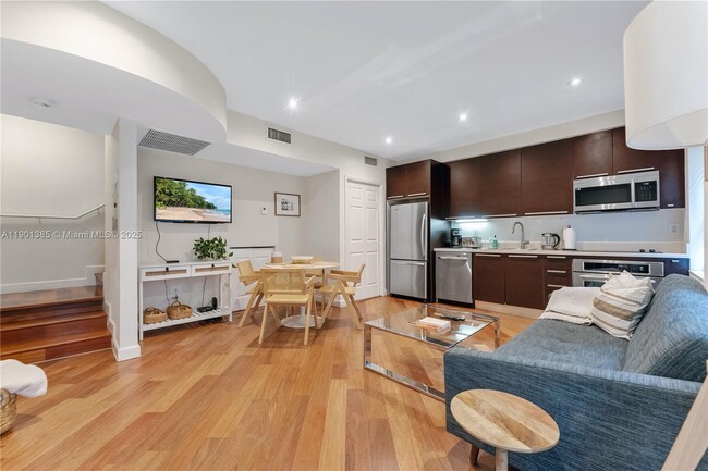 Building Photo - 927 Euclid Ave