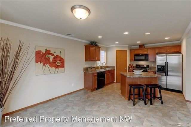 Building Photo - 4 br, 2.5 bath House - 10526 6th PL W #5