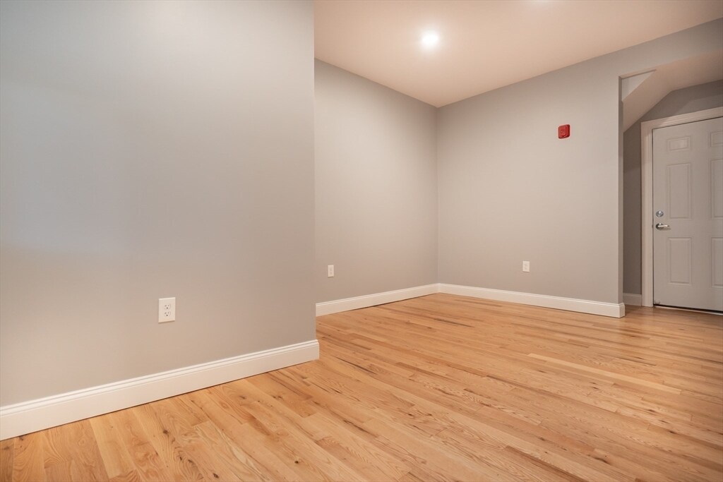 Primary Photo - 293 Fayette St