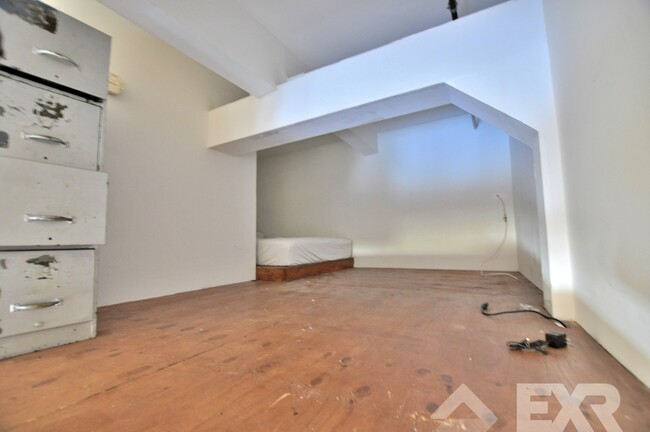 Building Photo - 5 Delavan St