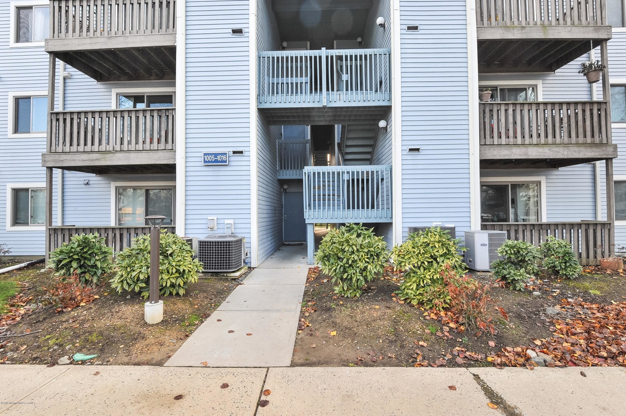 Primary Photo - 1015 Aspen Dr