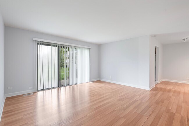 Foto del edificio - 697 Oakmont Ln
