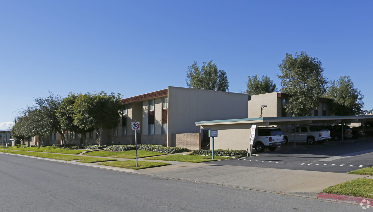 Building Photo - Plaza Apartments