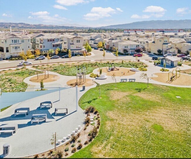 Foto del edificio - 3 br, 3.5 bath House - 2932 Stringham Way