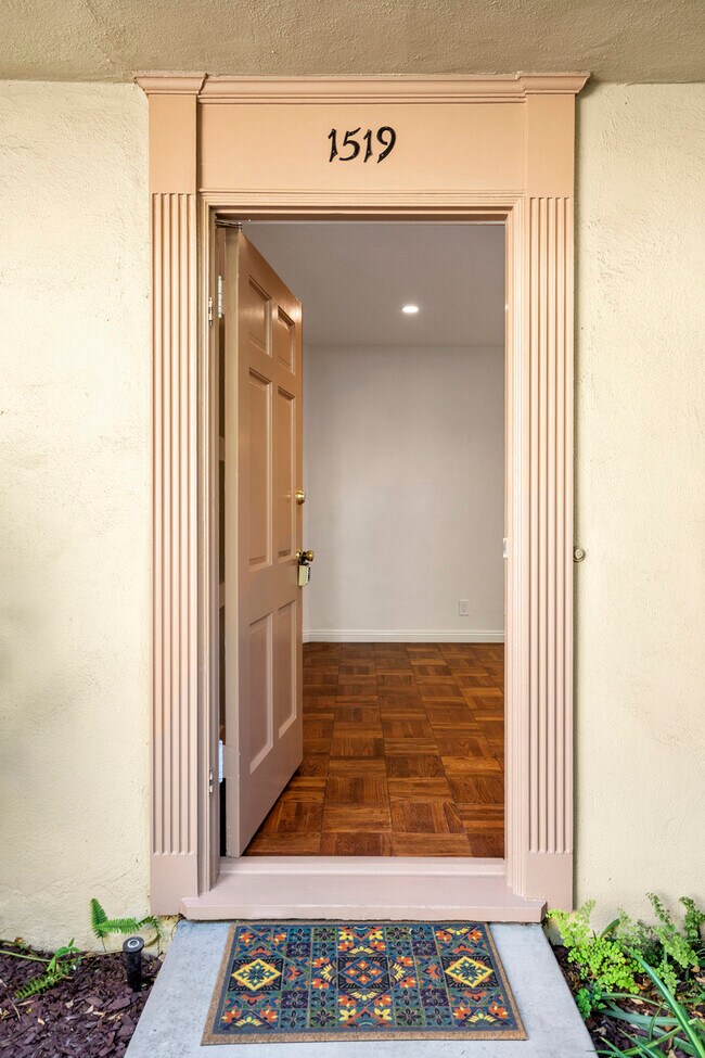 Foto del edificio - 1519 Laurel St