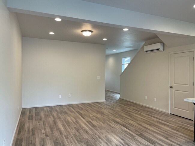 Foto del edificio - Spacious Vancouver Home in Cul-De-Sac With A Loft & Premium Deck!