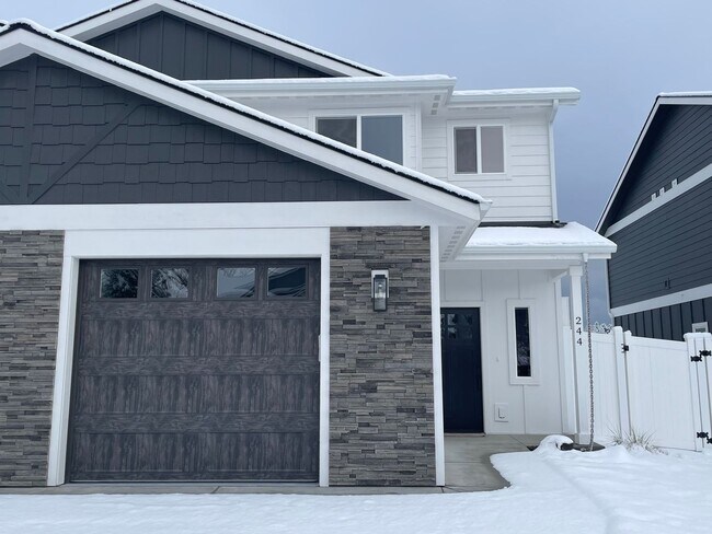 Foto del edificio - Brand New Hayden Townhome