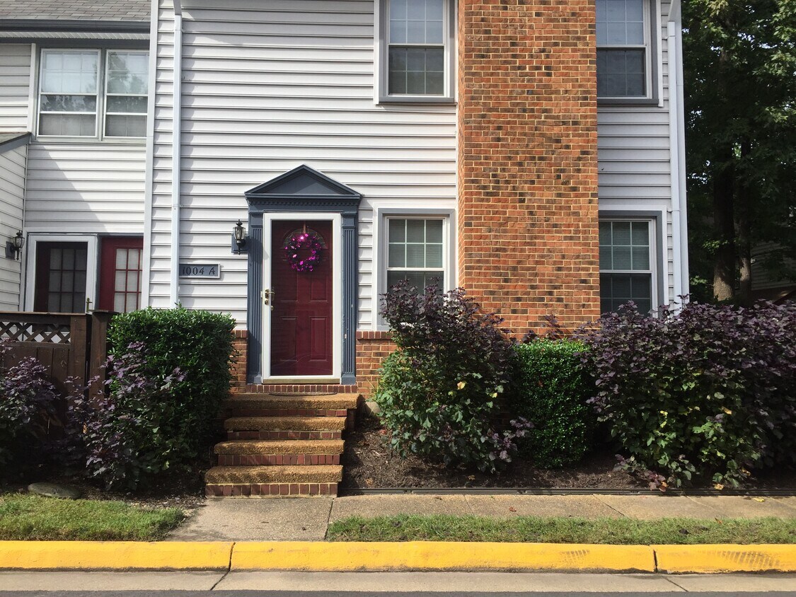 Primary Photo - 1004 Saint Andrews Way