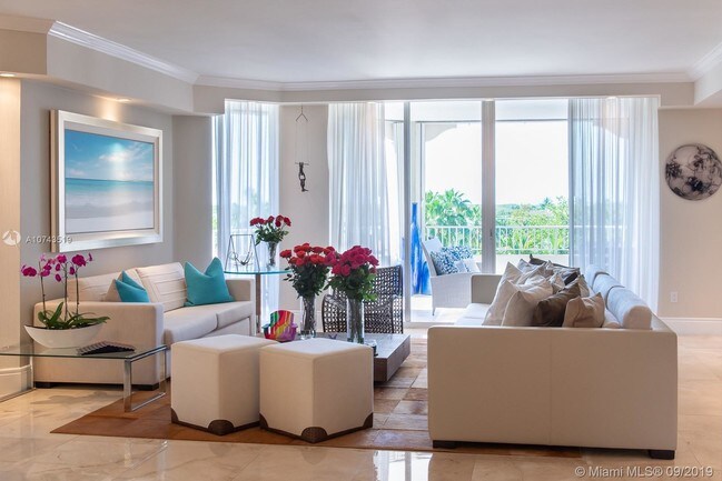 Foto del edificio - 749 Crandon Blvd