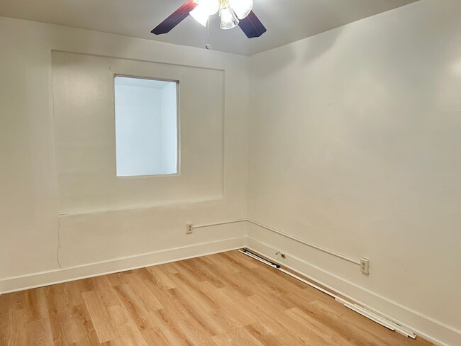 Building Photo - 1227 Queen St NE