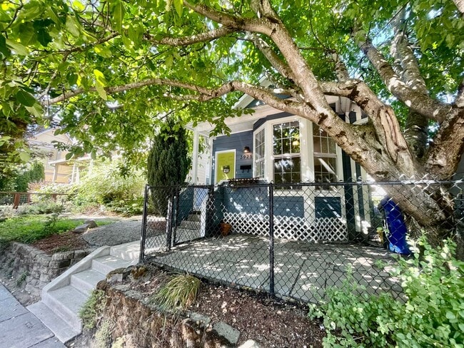 Building Photo - Prime Location! Modern 2BD/1 BA with A/C & EV Charging Steps from Mississippi