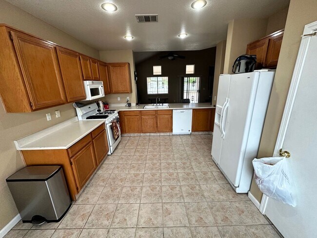 Building Photo - BEAUTIFUL 2 STORY HOME, 2 BEDROOMS / 2 FUL...