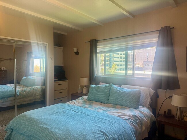 Foto del edificio - 4284 Third Ave