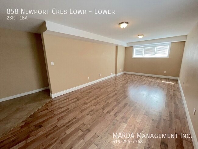 Building Photo - COZY 2 BED/ 1 BATH - LOWER UNIT IN SOUTH W...