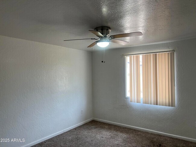 Foto del edificio - 13433 N 16th Ave