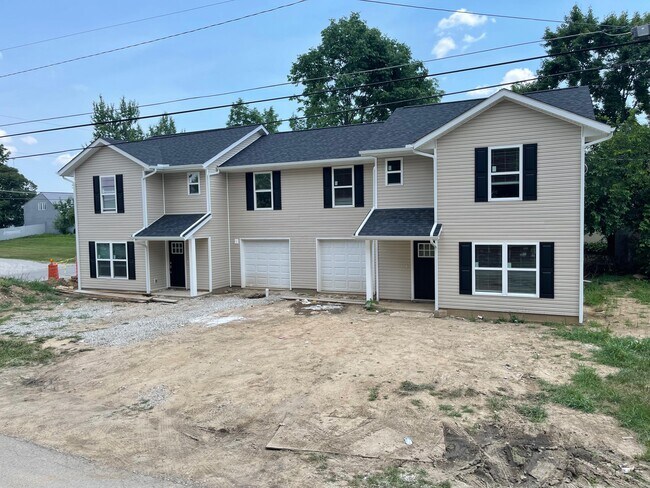 Building Photo - 1815 Tanis Dr