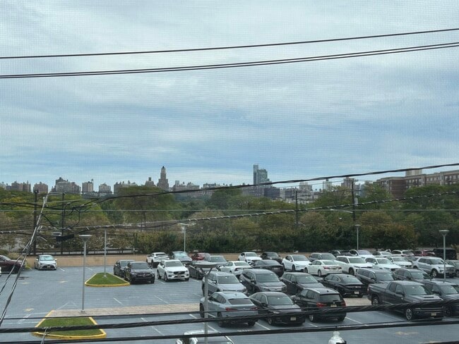 Foto del edificio - 256 Old River Rd