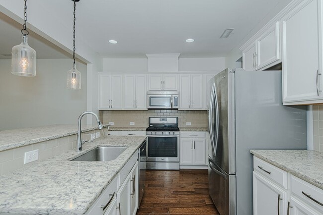 Building Photo - Delightful 3 Bedroom, 3 Bathroom Waterston...