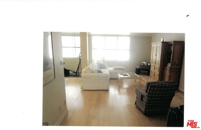 Foto del edificio - 540 Kelton Ave