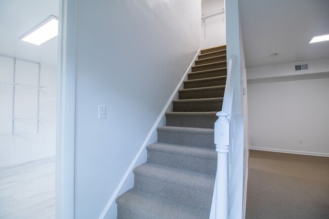 Building Photo - 1731 Donlee Dr